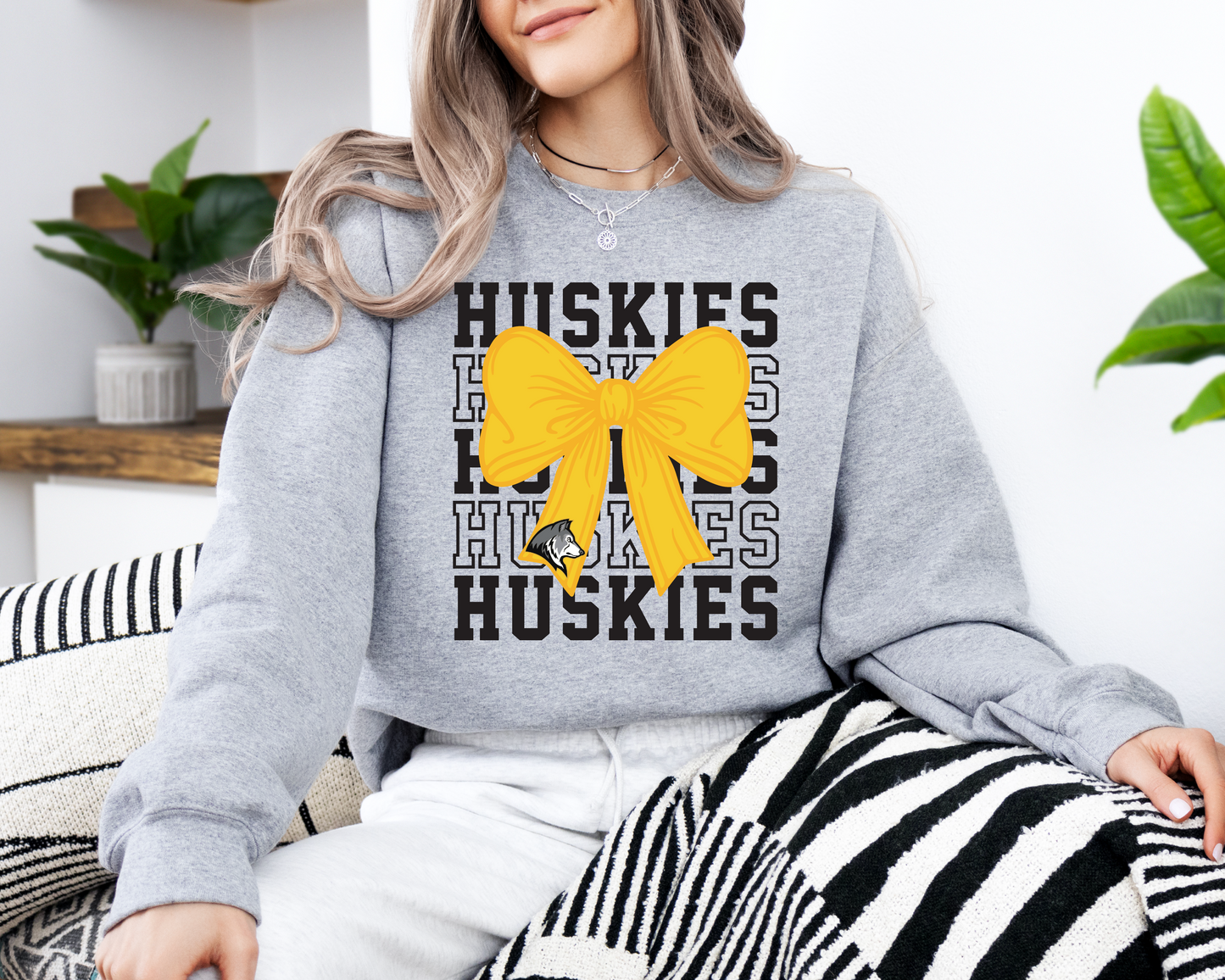 Huskies Coquette Bow Sweatshirt