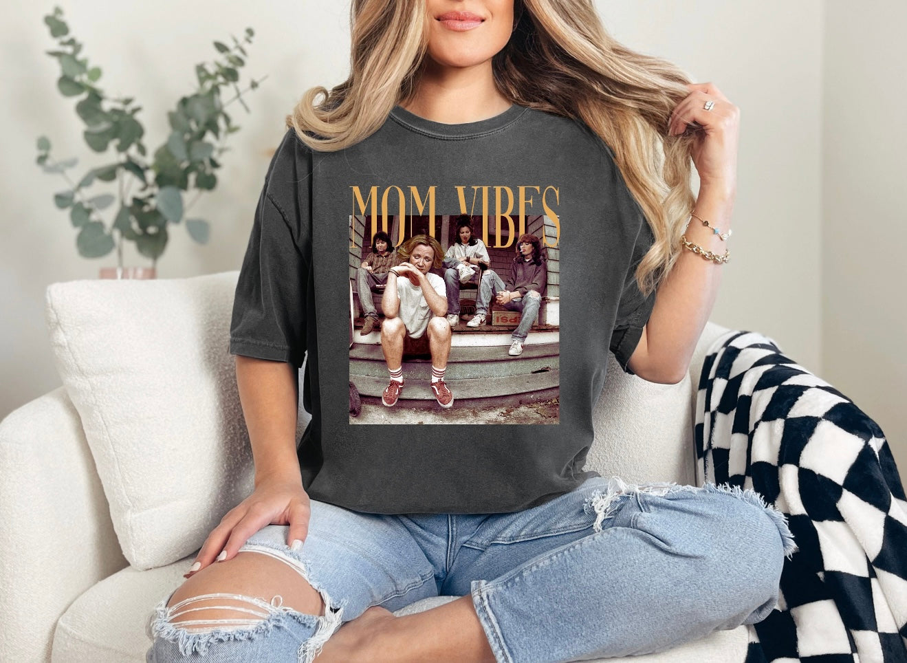 Retro Mom Vibes T-shirt
