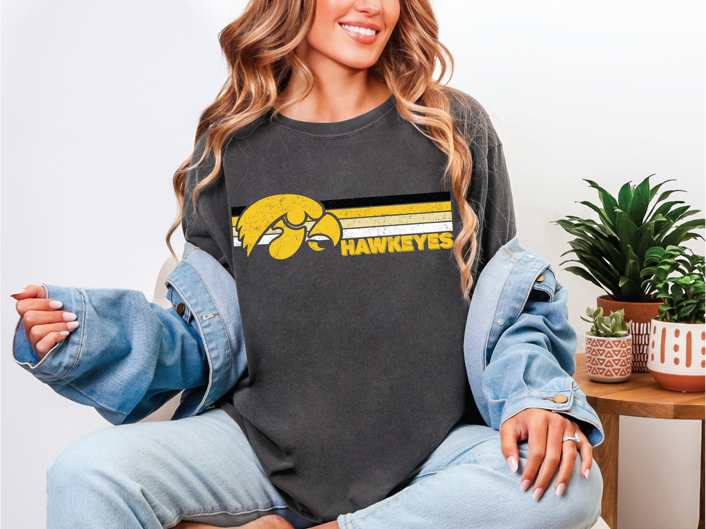 Hawkeyes Vintage Linear T-shirt